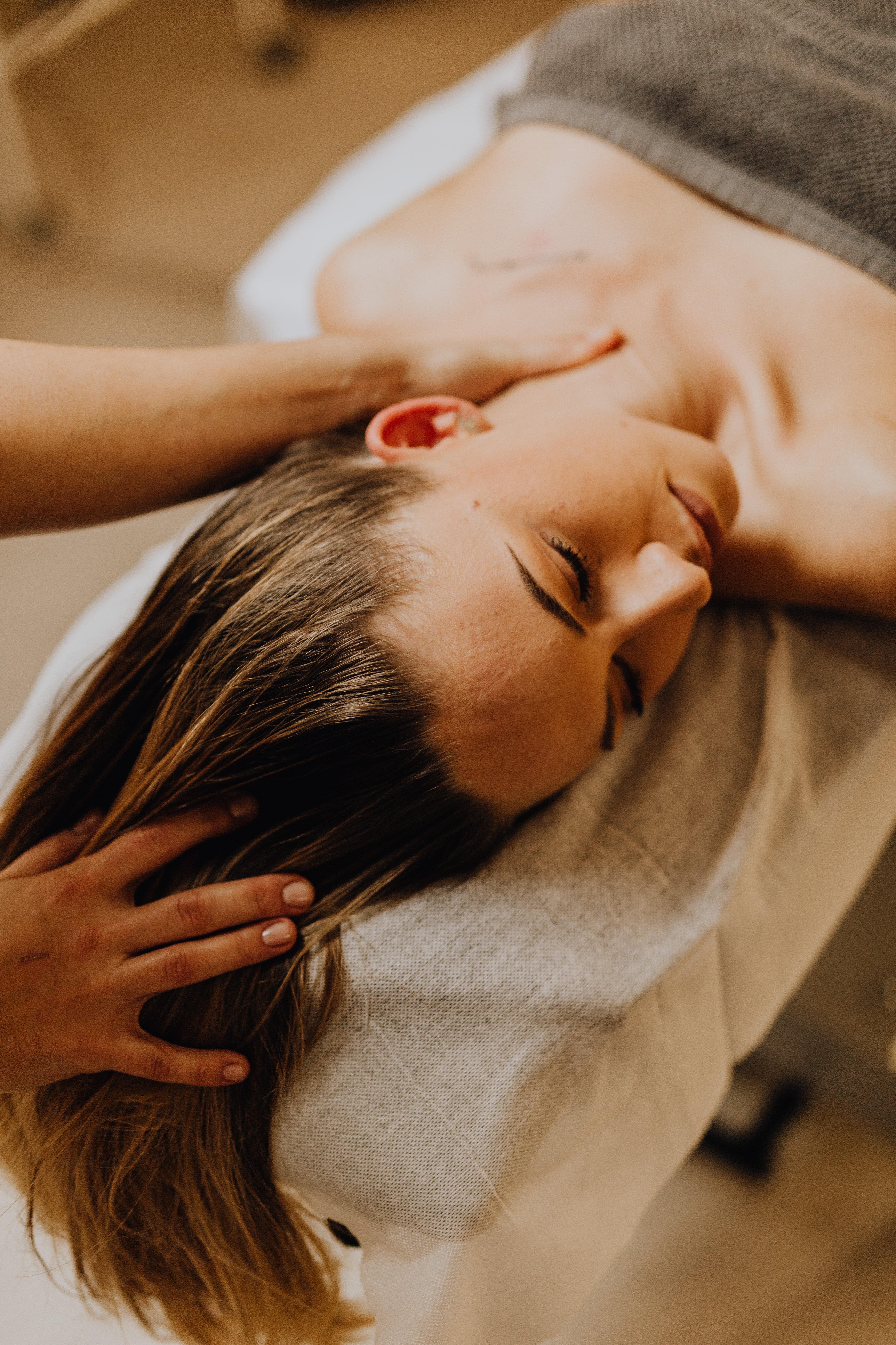 Le massage crânien de marjolie pause est-il adapté aux enfants et aux personnes âgées à Gardanne prés d'Aix en
                    Provence